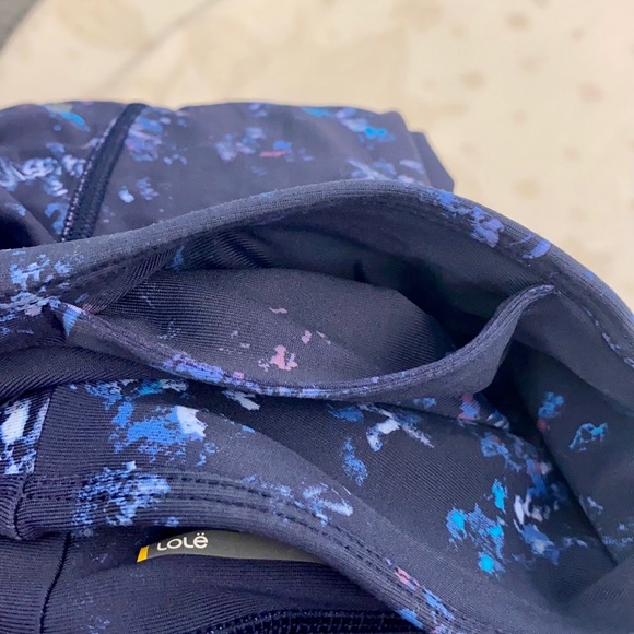 🎉 HOST PICK!!🎉🎊 Lolë, Blue Capris with Floral Prints, Size XS - Picture 6 of 8